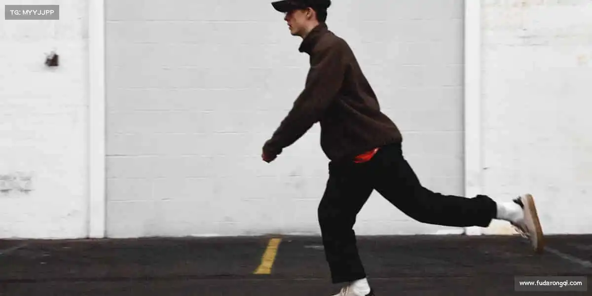 <strong>优游ub8</strong>🎾每一次挥拍都是热爱的表达，每一步奔跑都是梦想的距离 —— 加入我们吧！